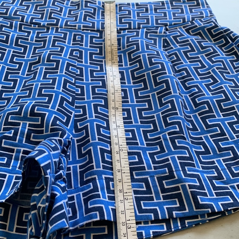 Southern Tide Blue Pattern Shorts - Picture 4 of 8